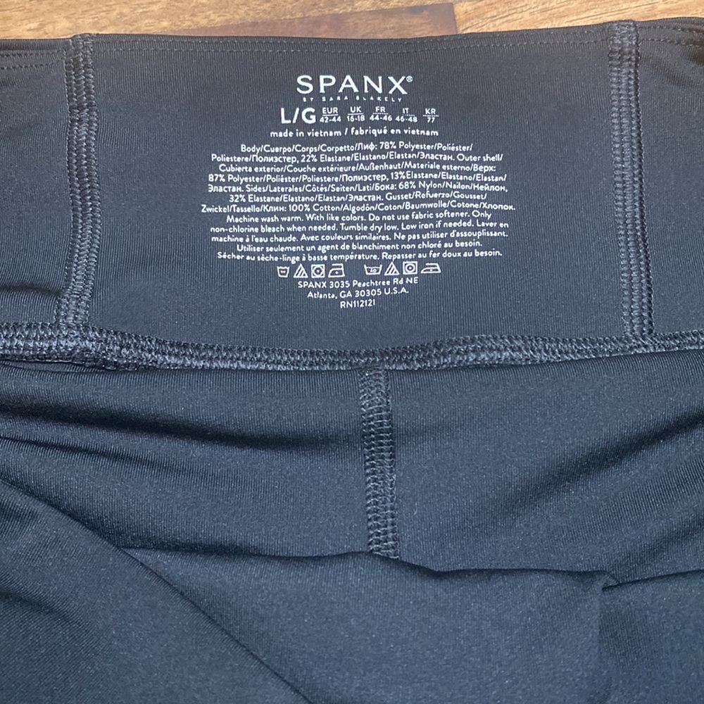 Spanx The Get Moving Short, 5" Size Large - image 7